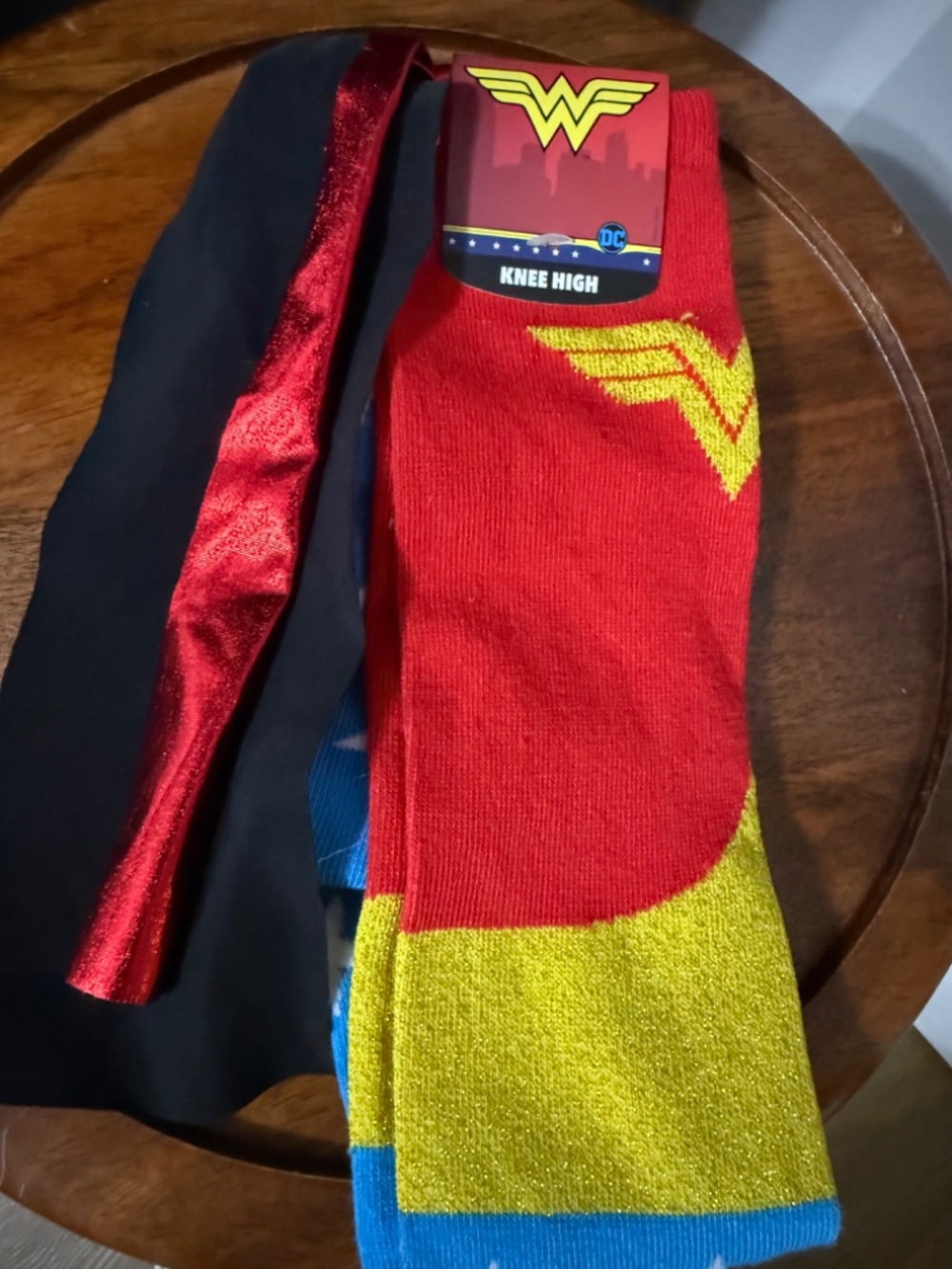 NWT Wonder Woman DC Comics Knee High Cape Socks Bioworld 9-11